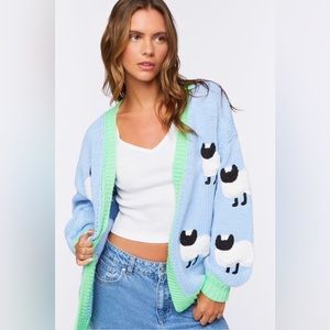 Selling an ADORABLE sheep cardigan from Forever 21🐑
